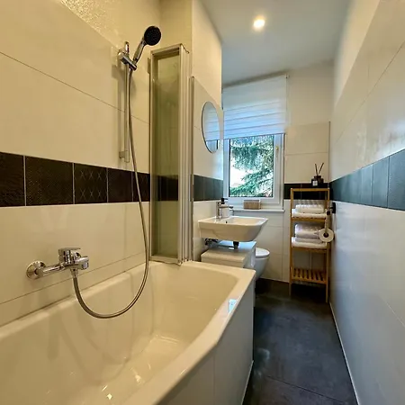 Cozyhome Zwenkauer Apartment